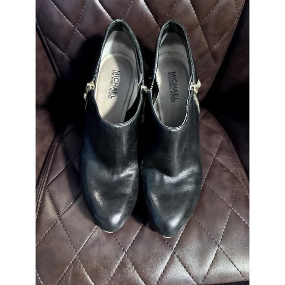 MICHAEL KORS LADIES BLACK LEATHER SIDE ZIP PUMP SHOE SZ (9) EUC AND GENTLY WORN - Picture 2 of 5